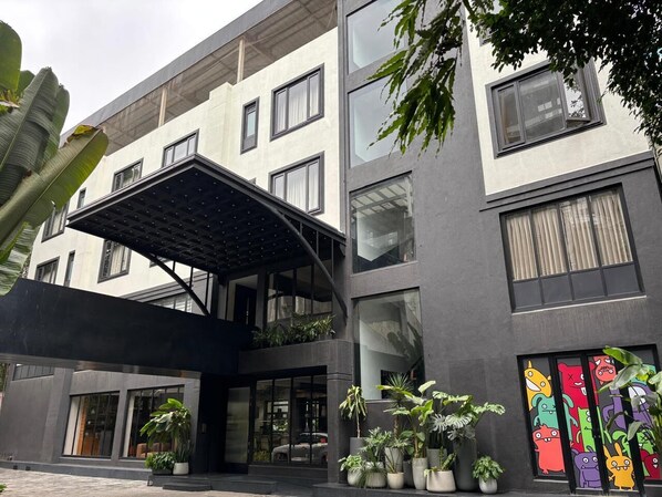 Front of property - Wellesley Hotel (Pune)