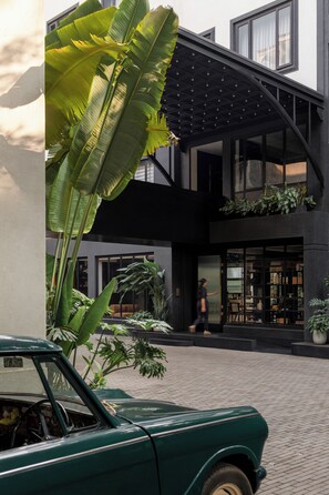 Front of property - Wellesley Hotel (Pune)