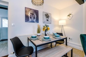 House, Patio | In-room dining - 64 Handbridge (Chester)