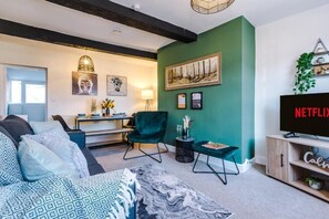 House, Patio | Living area