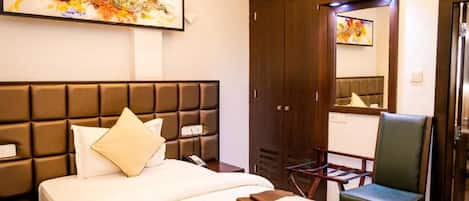 Deluxe Single Room | In-room safe, iron/ironing board, free WiFi