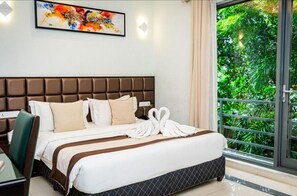 Deluxe tweepersoonskamer, balkon | Een kluis op de kamer, een strijkplank/strijkijzer, gratis wifi