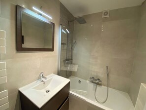 Apartment | Badezimmer