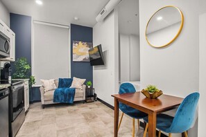 Interior - CozySuites Stunning 1BR in Downtown Pitts 36 (Pittsburgh)