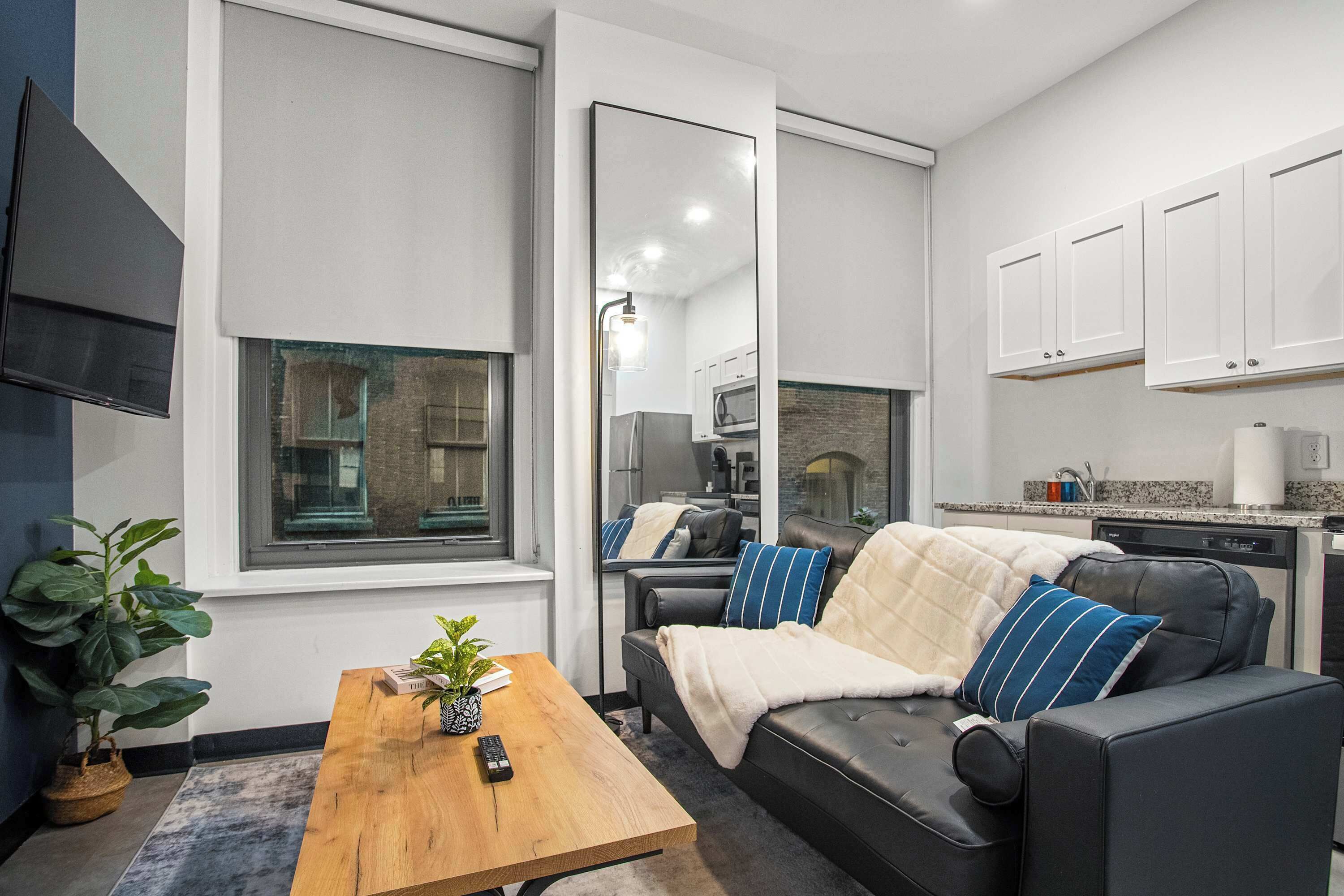 Televisión y oficina 