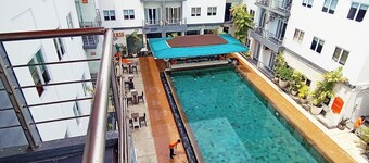 Harris Hotel & Residences Riverview Kuta - Studio Room Apartment w/ Pool View