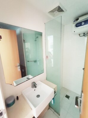 Bruser, bidet, håndklæder, Sæbe