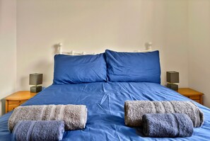 2 chambres, fer et planche à repasser, Wi-Fi gratuit, draps fournis