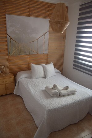 3 makuuhuonetta, silitysrauta/-lauta, Wi-Fi, vuodevaatteet