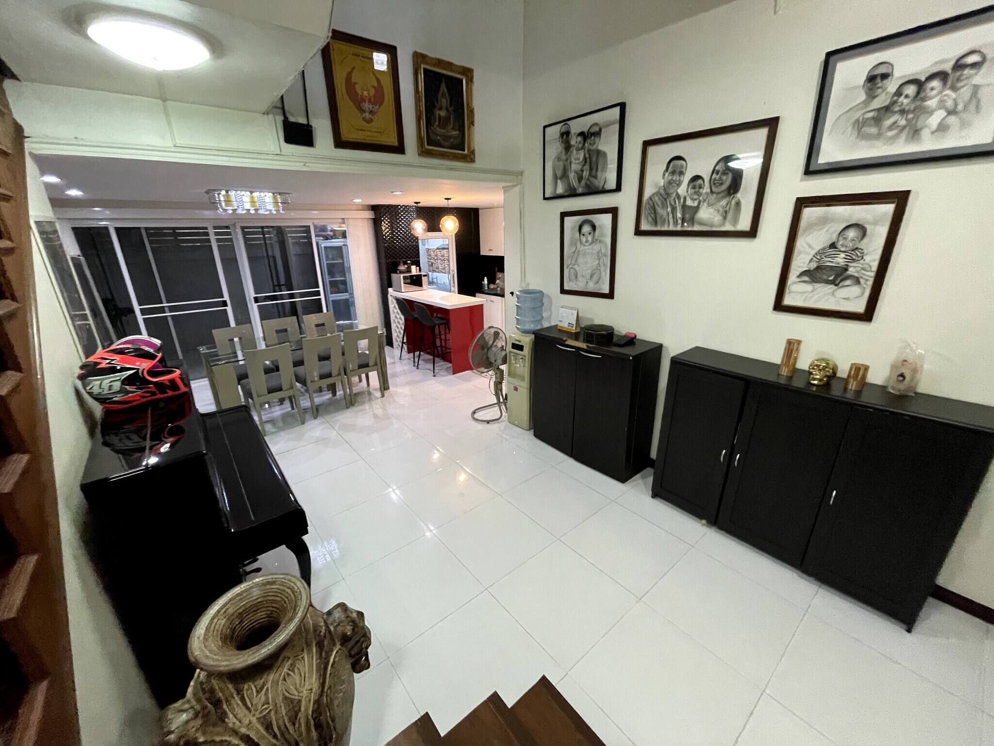 Shared Dormitory, 1 Bedroom, City View | Dining room