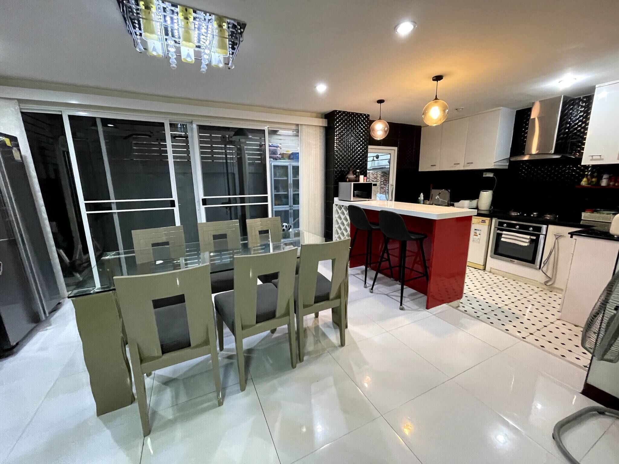 Shared Dormitory, 1 Bedroom, City View | Dining room