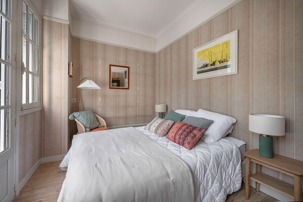 5 bedrooms, iron/ironing board, free WiFi