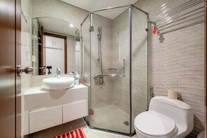 Basic Apartment, 3 Bedrooms, City View | Bathroom