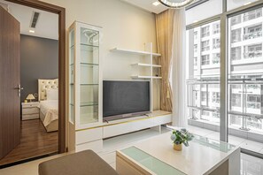 Basic Apartment, 2 Bedrooms, City View | Desk, free WiFi - Luxury Riverside Landmark 81 Vinhomes (Ho Chi Minh)