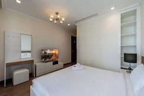 Basic Apartment, 3 Bedrooms, City View