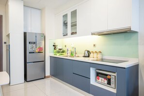 Basic Apartment, 1 Bedroom, City View | Private kitchen