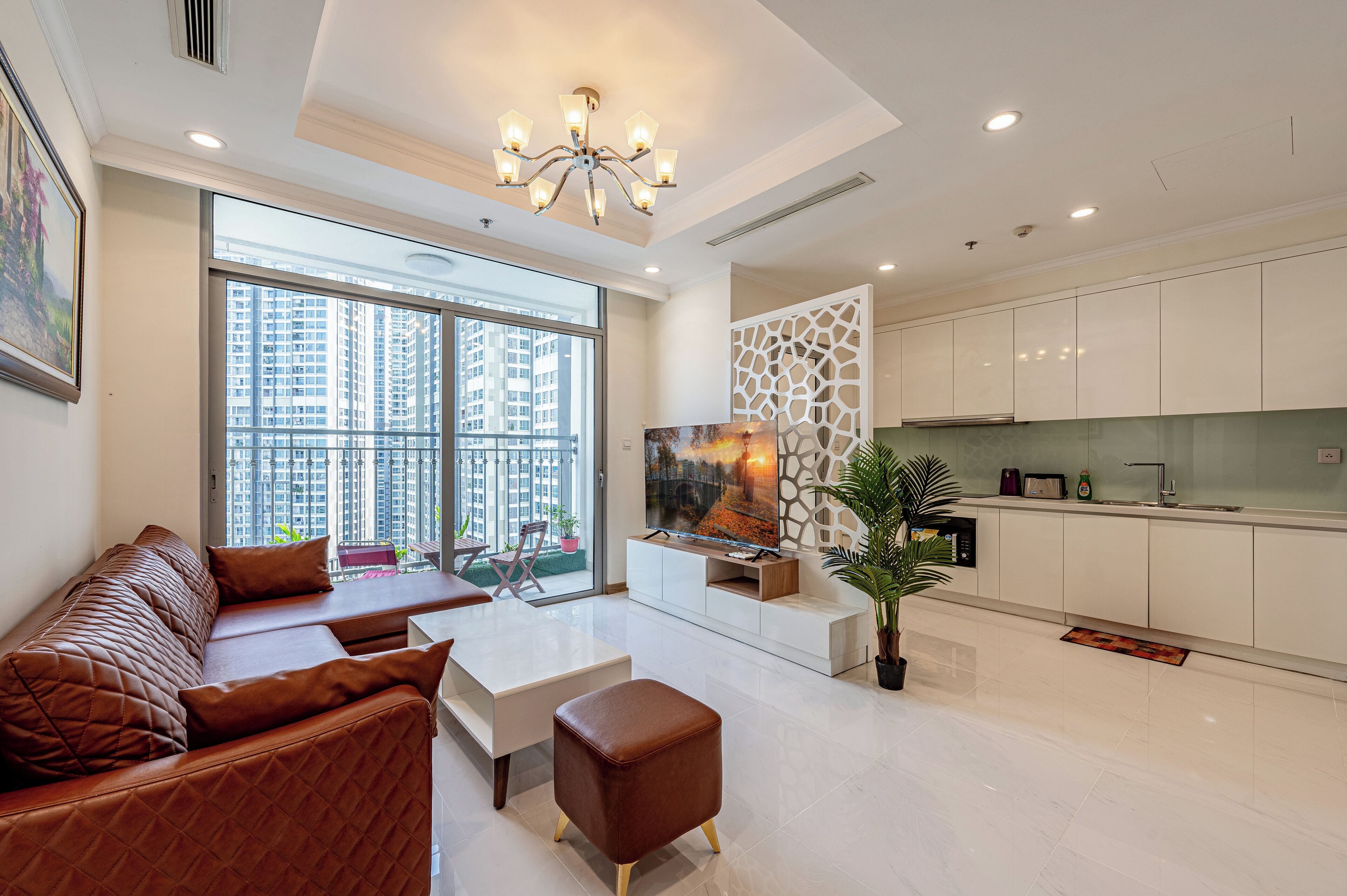 Basic Apartment, 3 Bedrooms, City View | Desk, free WiFi