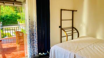 7 bedrooms, iron/ironing board, free WiFi, bed sheets