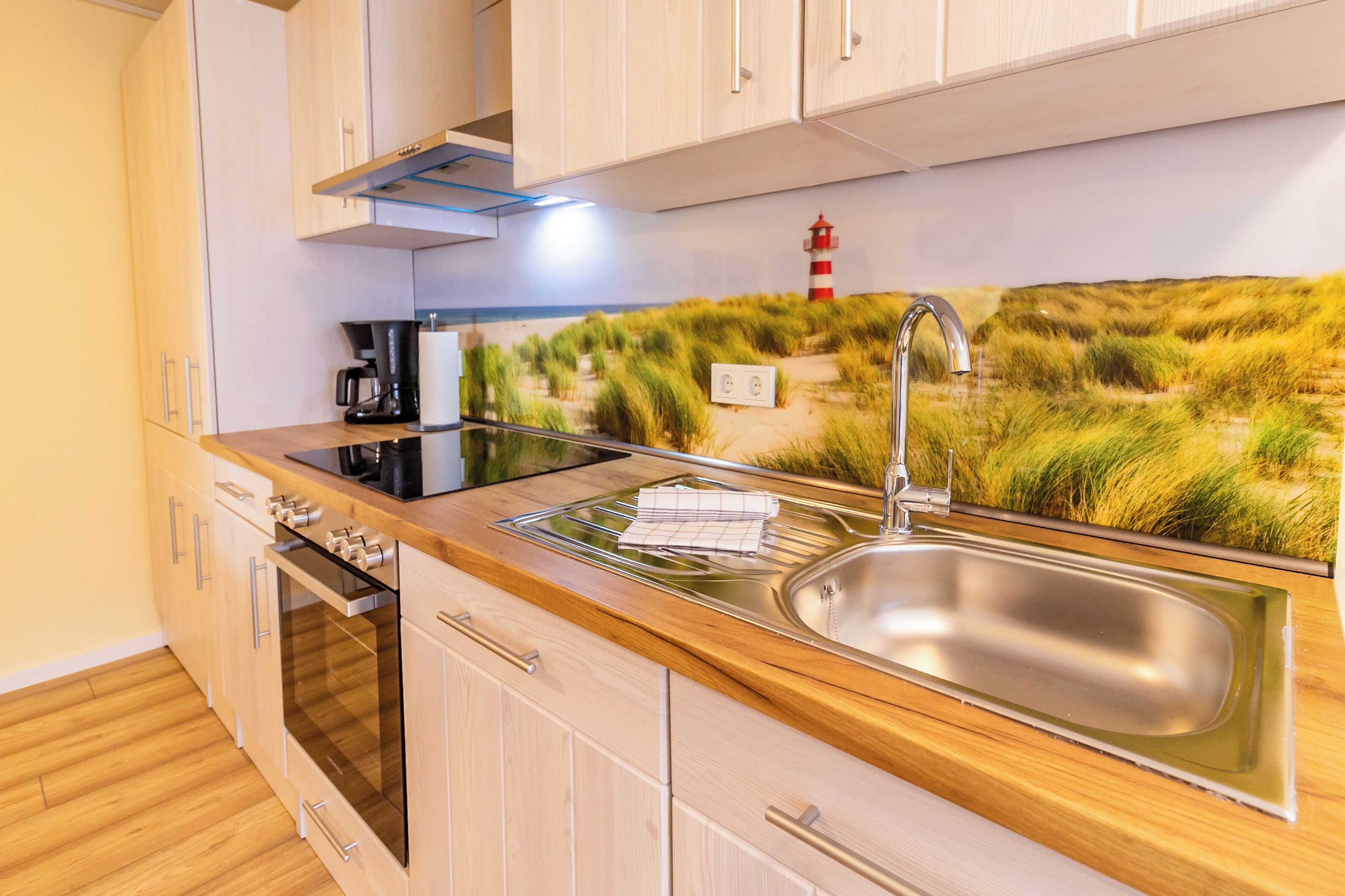 Réfrigérateur, four, plaque de cuisson, cafetière/bouilloire