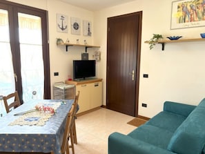 Apartment, 1 Bedroom, Balcony, Pool View | Living room