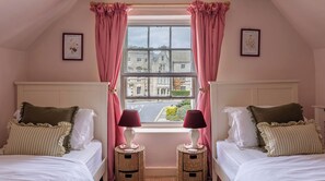 3 slaapkamers, een strijkplank/strijkijzer, wifi, beddengoed