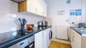 House, Patio | Iron/ironing board, free WiFi - 58 Walter Street (Chester)
