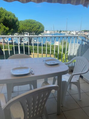 Outdoor dining - Magnificent view (Le Grau-du-Roi)