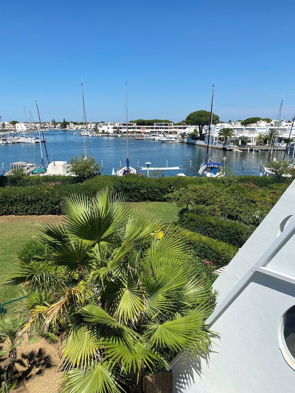 Property grounds - Magnificent view (Le Grau-du-Roi)