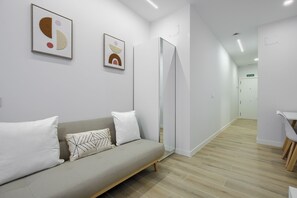 Standard Double Room, Ground Floor | Seterika/papan seterika, Wi-fi percuma