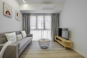 Double Room, Mobility Accessible, Ground Floor | Living area - Dobo Madrid Numancia (Madrid)