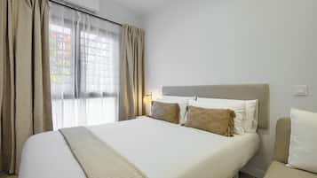 Standaard tweepersoonskamer, op benedenverdieping | Een strijkplank/strijkijzer, gratis wifi