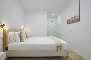 Double Room, Mobility Accessible, Ground Floor | Iron/ironing board, free WiFi - Dobo Madrid Numancia (Madrid)