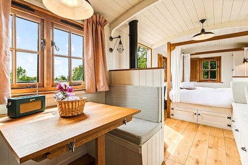 Quercus - Shepherds hut