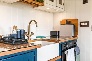 Oven, dishwasher, coffee/tea maker, toaster
