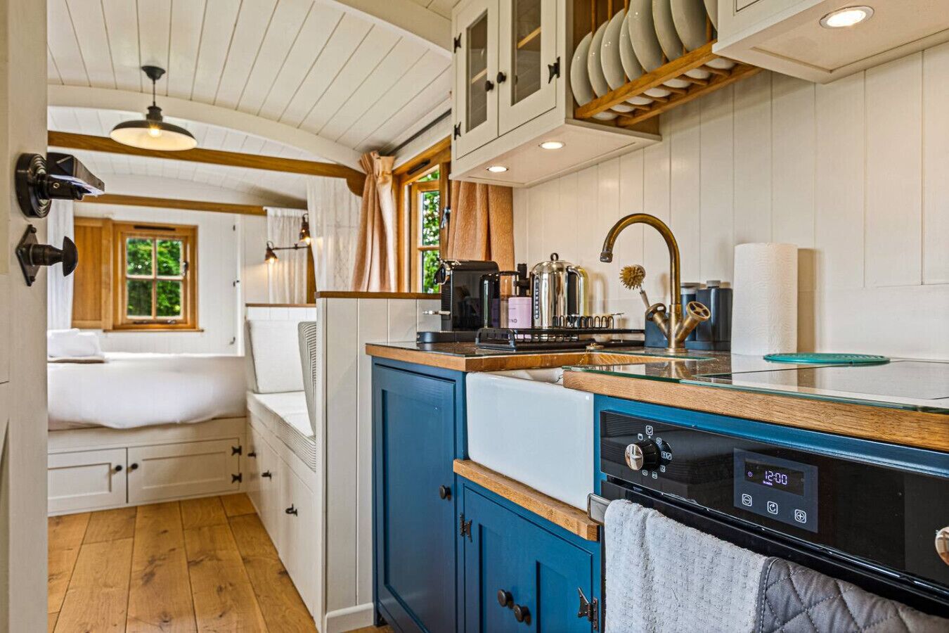 Four, cafetière/bouilloire, grille-pain