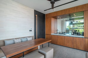 Premium Apartment, 1 Bedroom, Terrace, Corner | In-room dining