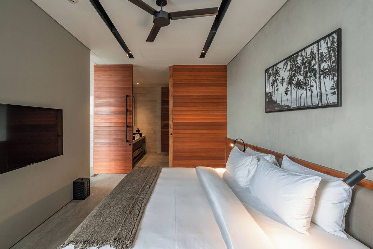 Panoramic Penthouse, 2 Bedrooms, Sauna | Minibar, in-room safe, desk, iron/ironing board
