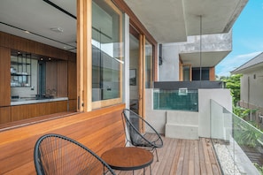 Premium Apartment, 1 Bedroom, Terrace, Corner | Jetted tub