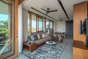 Apartamento premium, 1 quarto, terraço, no canto | Área de estar | Smart TV 32 polegadas com canais digitais