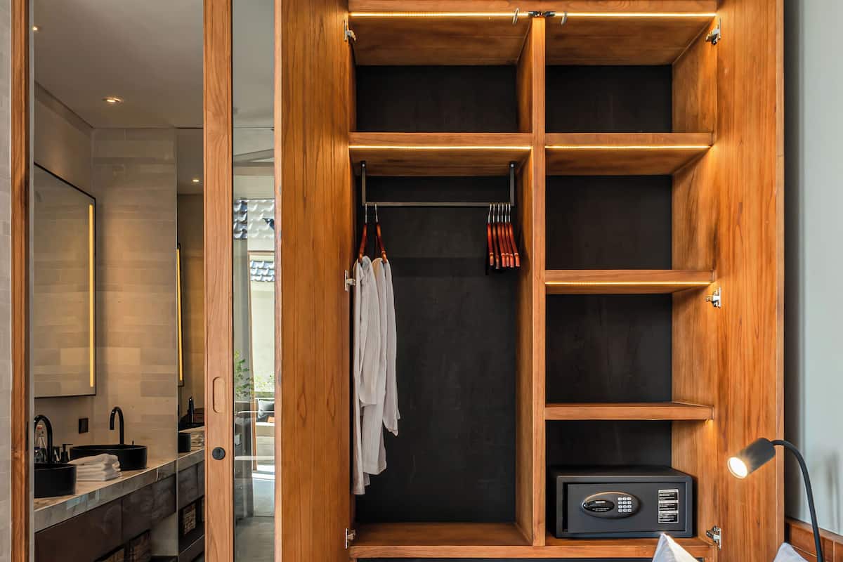 Premium Apartment, 1 Bedroom, Balcony | Minibar, in-room safe, desk, iron/ironing board