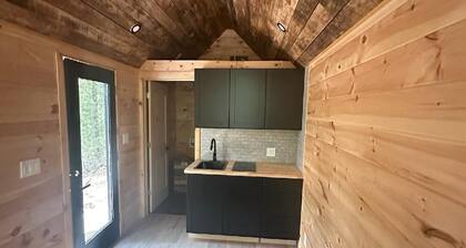 Cozy Secluded Tiny Home with Wood-Burning Hot Tub and Private Deck