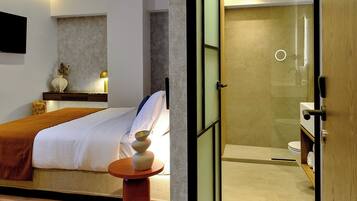 Deluxe Signature Room with City View | Banheiro | Chuveiro, secador de cabelo, chinelos, toalhas de banho