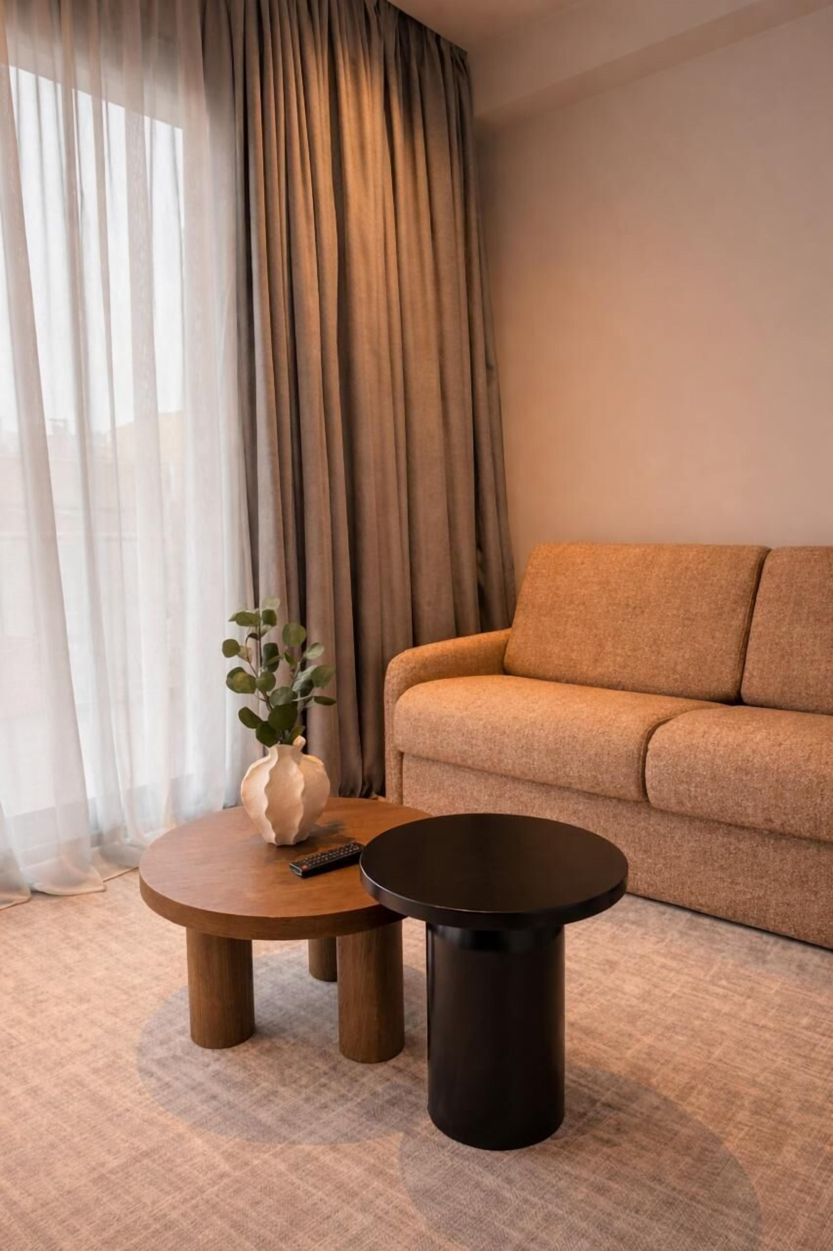 Acropolis Serenity Suite with Hot Tub | In-room safe, blackout curtains, soundproofing, iron/ironing board