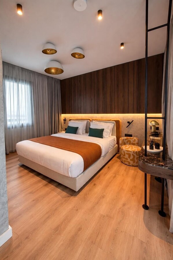 Acropolis Serenity Suite with Hot Tub