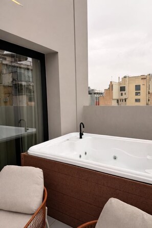 Acropolis Serenity Suite with Hot Tub