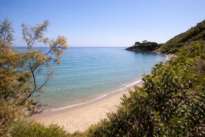 Beach nearby, sun loungers, beach towels - Nomia Villa, with Pool, Gym & Walk to the Beach (Zakynthos)