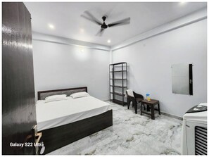 Standard Double Room | Hypo-allergenic bedding, desk, free WiFi