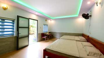 Quadruple Room | Desk, free WiFi, bed sheets