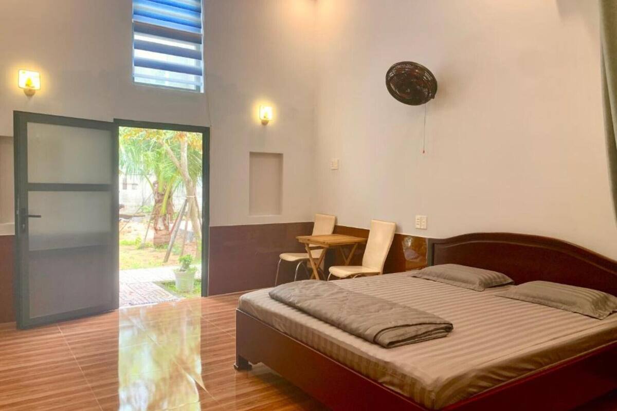 Double Room | Desk, free WiFi, bed sheets