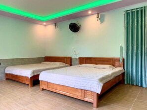 Quadruple Room | Desk, free WiFi, bed sheets - ML Homestay (Ho Chi Minh City)